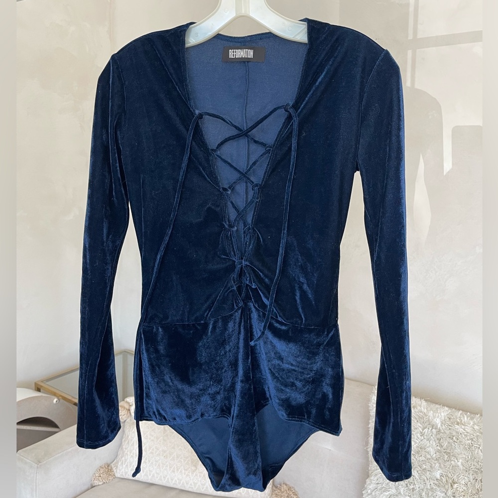 REFORMATION BLUE VELVET LONG SLEEVE LACE UP BODYSUIT | Sz XS